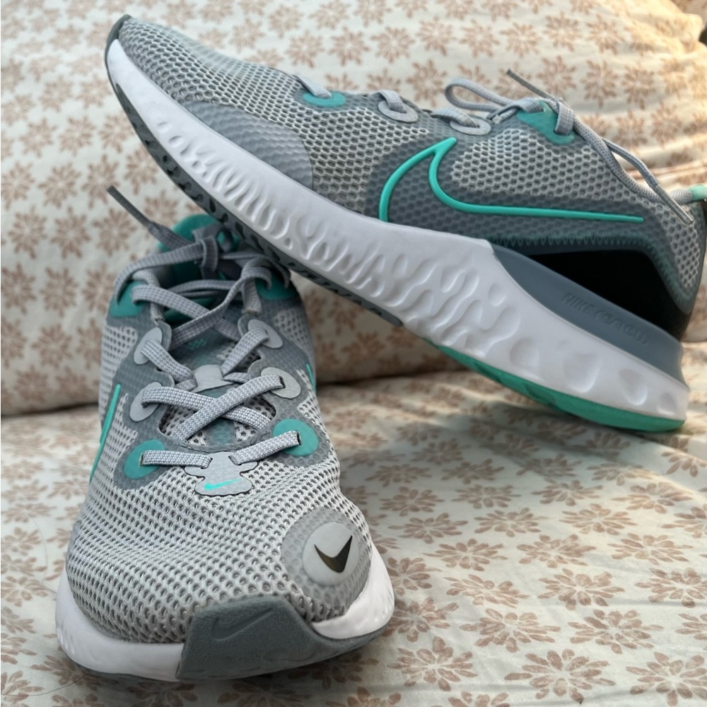 Nike Renew Run CK6360-007 Grey Turquoise White
Women's Running Shoes